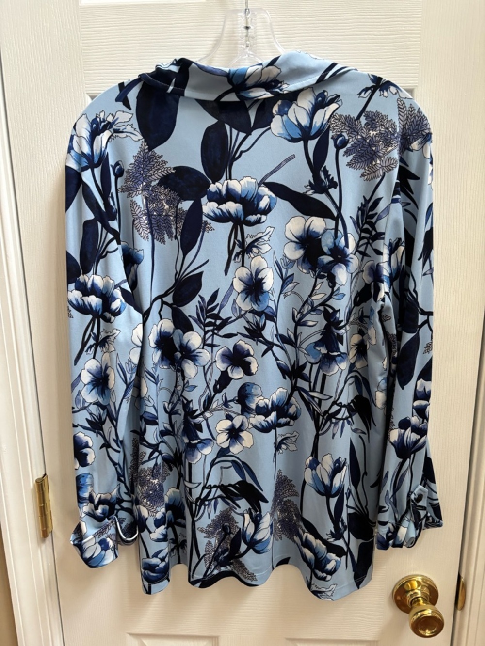 Karl Lagerfeld Woman’s Blue Floral Button-Front Blouse, Size Med, EUC - Picture 4 of 5